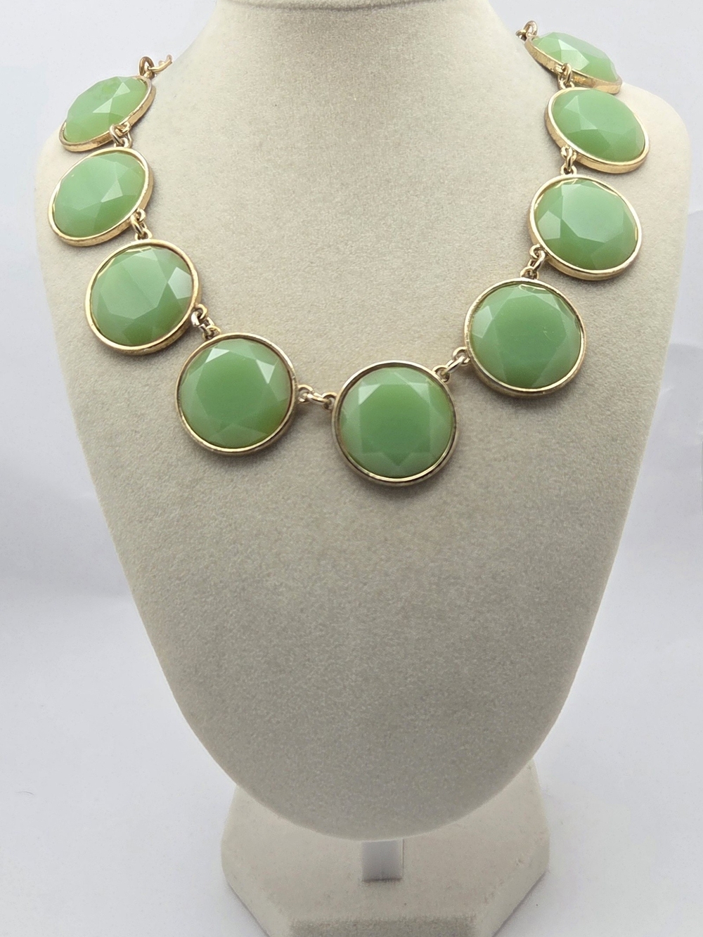 Chunky Gold Tone Green Faceted Stone Collar Necklace 20"